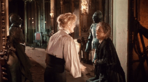 Black Sabbath - I I tre volti della paura - nurse Jacqueline Pierreux and maid Milly Monti walking down hallway with cats running around animated gif