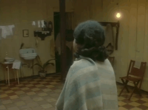 Carne de tu Carne - Bloody Flesh - woman looking at black cat on roof