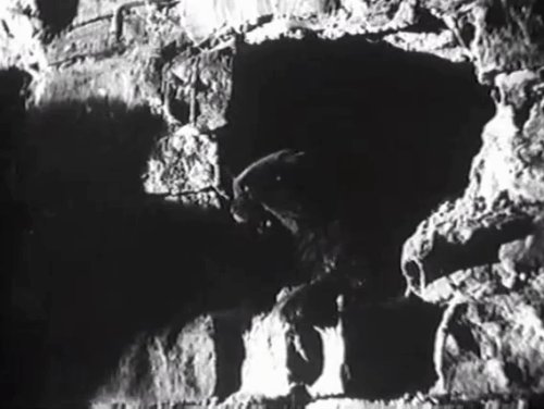 Eerie Tales - Unheimliche Geschichten - black cat hissing from hole in wall shocking Morder Paul Wegener animated gif