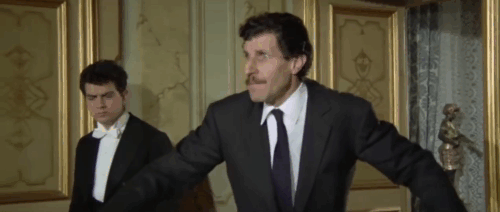 Il lungo, il corto, il gatto - The Long, the Short and the Cat - seal point Siamese cat Archibald being chased around fancy dinner table by Franco Franchi and Ciccio Ingrassia animated gif