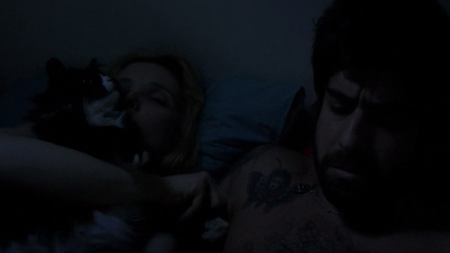 2 Days in Paris - Marion Julie Delpy holding tuxedo cat Max in bed with Jack Adam Goldberg