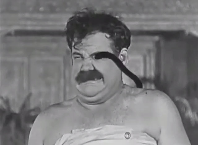 45 Minutes from Hollywood - cartoon black cat tail poking Oliver Hardy's eye