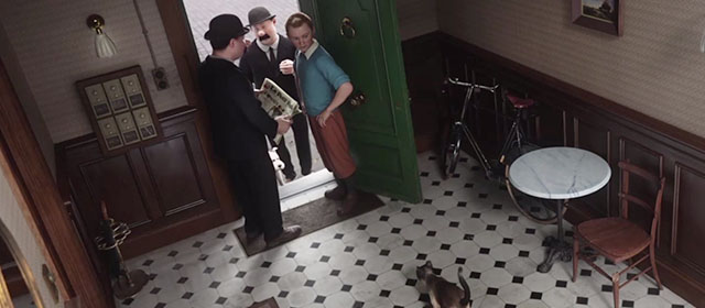 The Adventures of Tintin - Siamese cat in hallway with Tintin, Snowy and Thomson and Thompson
