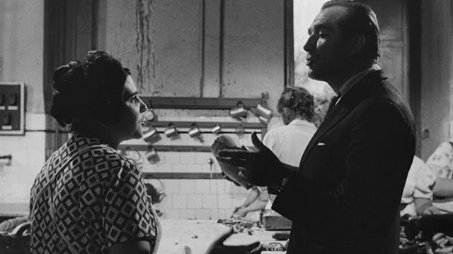 The Ape Woman - La donna scimmia - Antonio Ugo Tognazzi talking to woman with black kitten behind him