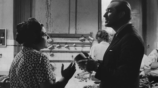 The Ape Woman - La donna scimmia - Antonio Ugo Tognazzi talking to woman with black kitten behind him