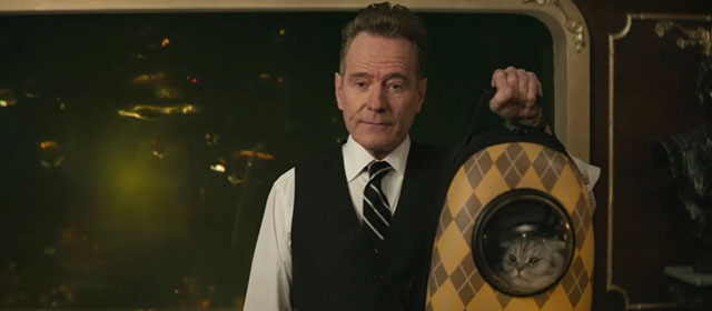 Argylle - silver tabby Scottish fold cat Alfie Chip in bubble backpack held up by Ritter Bryan Cranston