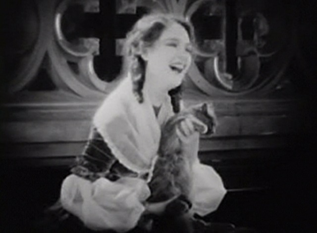 Bardelys the Magnificent - Roxalanne de Lavedan Eleanor Boardman laughing with gray kitten