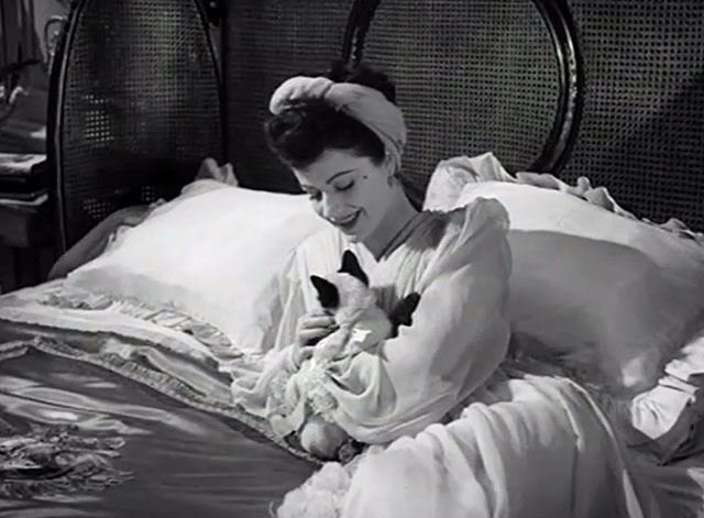 Bedelia - Bedelia Margaret Lockwood in bed with Siamese kitten