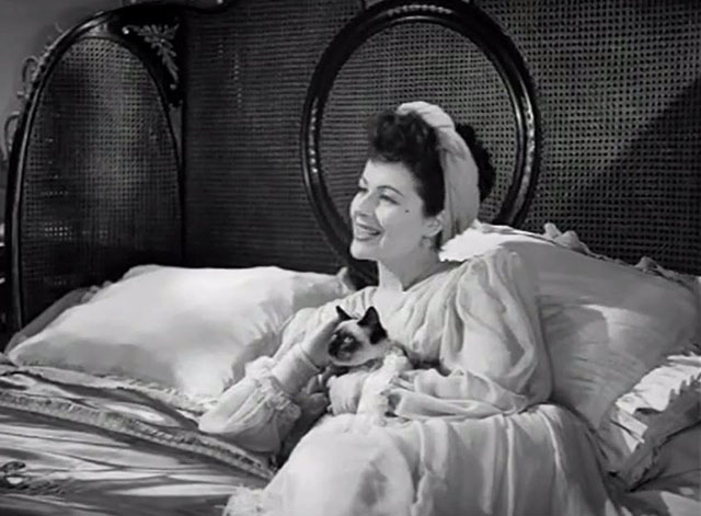 Bedelia - Bedelia Margaret Lockwood in bed with Siamese kitten