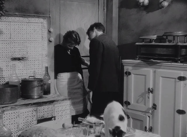 Il bell'Antonio - Marcello Mastroianni with Santuzza Patrizia Bini with black and white tuxedo cat about to jump off table