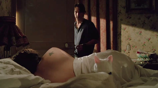 Betty Blue - Zorg Jean-Hugues Anglade looking at white cat in bed with Betty Béatrice Dalle