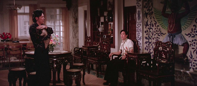 Black Magic 2 - Gou hun jiang tou - Siamese cat being held by Kang Cong Lieh Lo with Dr. Shi Chen-Sheng Wei-Tu Lin