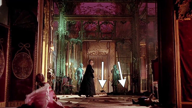 Black Sabbath - I I tre volti della paura - maid Milly Monti walking to door with cats running around her