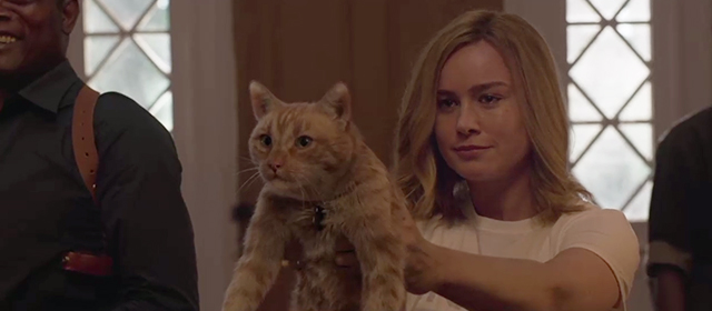 Captain Marvel - Carol Danvers Brie Larson holding up ginger tabby cat Flerken Goose like weapon