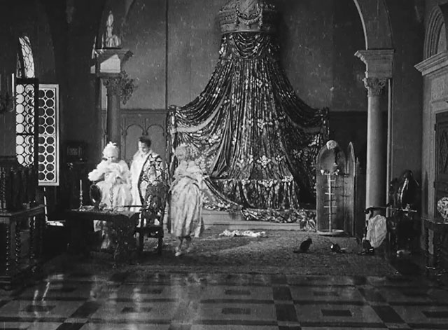 Casanova - Casanova Ivan Mosjoukine with ladies in waiting and three black kittens playing on floor