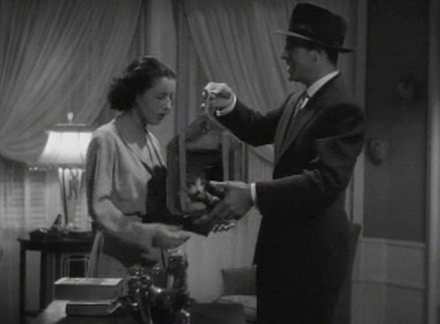 The Case of the Black Cat - Clinker cat being given to Della Street