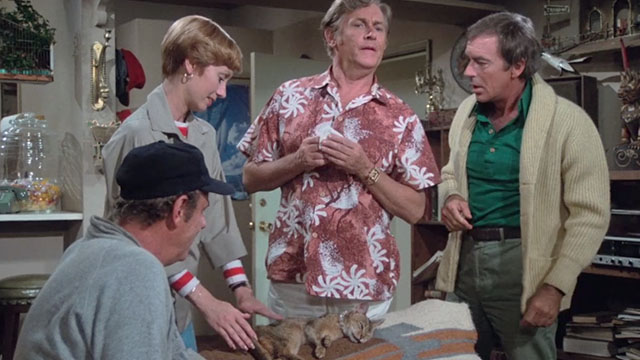 The Cat From Outer Space - alien cat Jake Abyssinian Rumple asleep on back of couch with Frank Ken Berry, Link McLean Stevenson, Liz Sandy Duncan and Dr. Wenger Alan Young