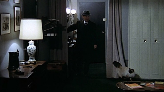 Le Cercle Rouge - Mattei André Bourvil coming home to Himalayan Griffaulait