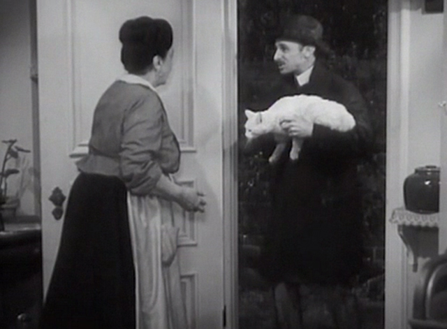 Chasing Yesterday - Therese Helen Westley opens door to find bookseller Coccoz John Qualen holding white cat Whitey