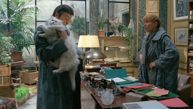 Le Choc - The Shock - Jeannes Stephanie Audran with Terrier Christian Alain Delon holding longhair white cat Nini