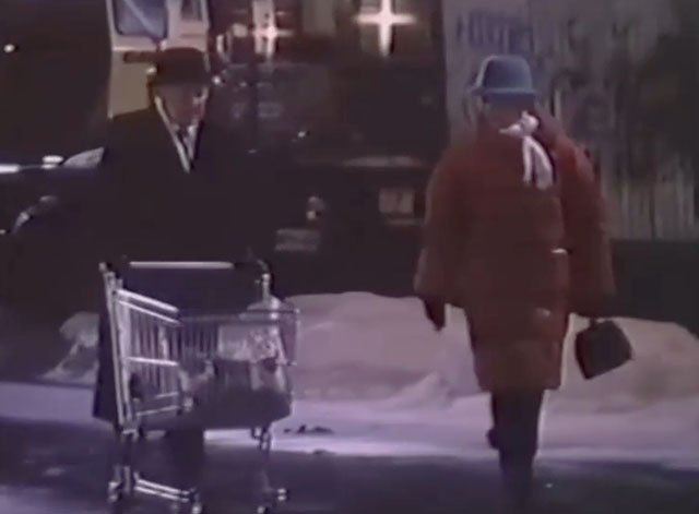 Christmas Eve - Amanda Loretta Young and Maitland Trevor Howard pushing three cats down night street in shopping cart