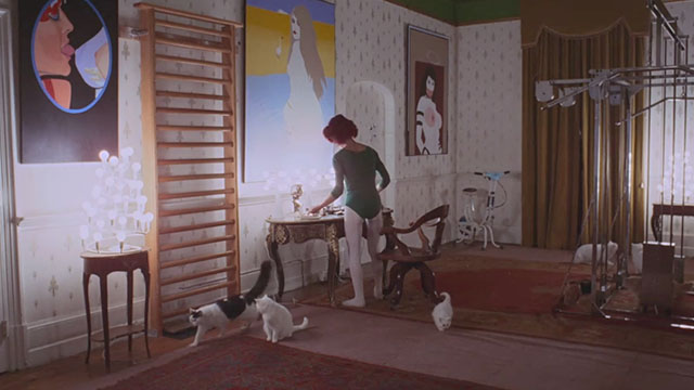A Clockwork Orange - Cat Lady Miriam Karlin going to telephone surrounded by numerous cats