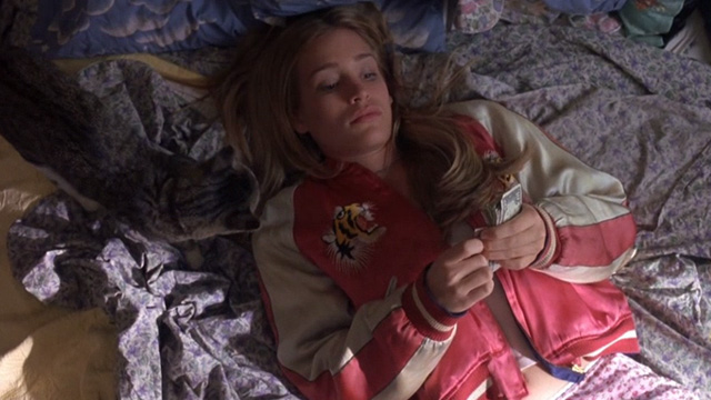 Coyote Ugly - tabby and white cat on bed with Violet Piper Perabo
