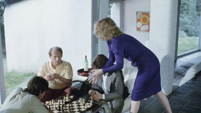 Dangerous Moves - Fromm's wife Liv Ullman throwing black cat on chess board with Fromm Alexandre Arbatt, Miller Jean-Hugues Anglade and Felton Wojciech Pszoniak