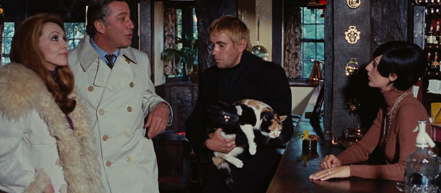 Death Walks on High Heels - La morte cammina con i tacchi alti - Hallory Luciano Rossi holding calico cat with Peggy Rachela Pamenti, Nicole Nieves Navarro and Dr. Matthews Frank Wolff