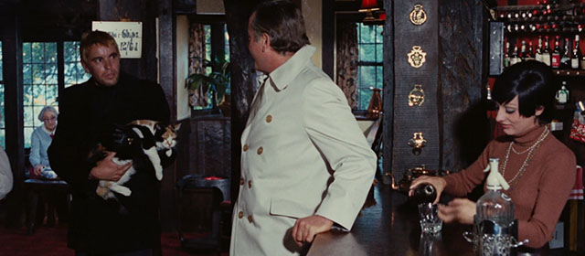 Death Walks on High Heels - La morte cammina con i tacchi alti - Hallory Luciano Rossi holding calico cat with Peggy Rachela Pamenti and Dr. Matthews Frank Wolff