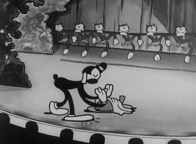 Dizzy Dishes - Bimbo on stage with the cat chorus line