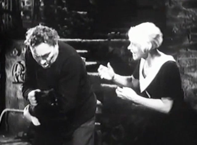 Eerie Tales - Unheimliche Geschichten - Betty Roma Bahn shocked as Morder Paul Wegener shakes black cat