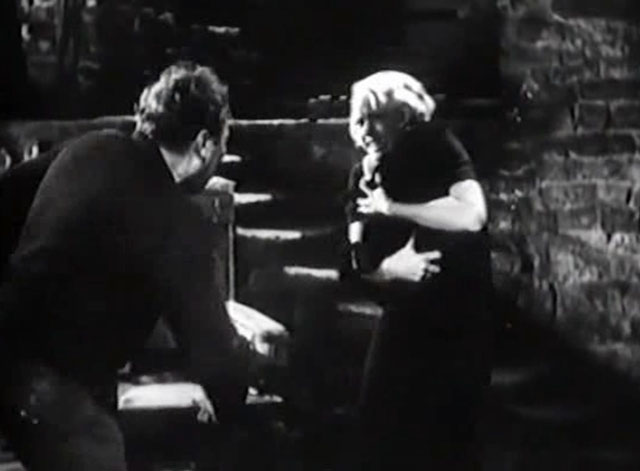 Eerie Tales - Unheimliche Geschichten - Betty Roma Bahn clutching black cat as Morder Paul Wegener advances