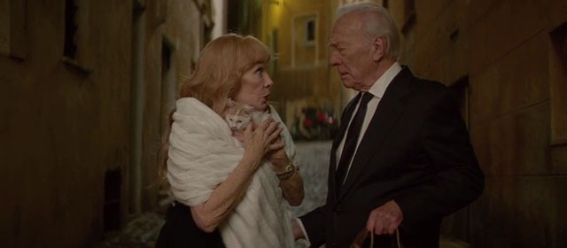 Elsa and Fred - Shirley Maclaine holding ginger and white kitten with Christopher Plummer