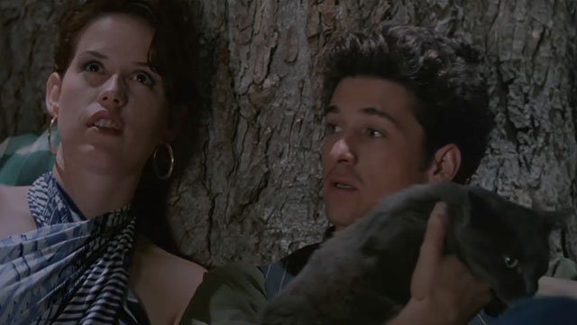 Face the Music - Lisa Molly Ringwald and Charlie Patrick Dempsey holding large gray cat Thelonious Gros Minet