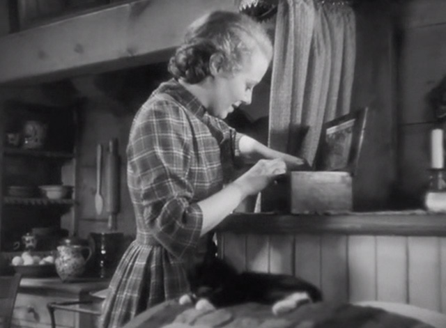 The Farmer Takes a Wife - Molly Janet Gaynor with tuxedo kitten in foreground