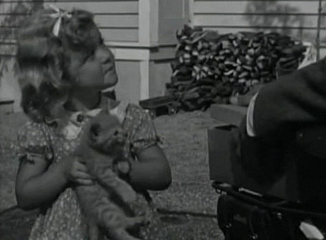 Five Little Peppers and How They Grew - Phronsie holding kitten