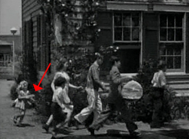 Five Little Peppers and How They Grew - Phronsie running with kitten bouncing