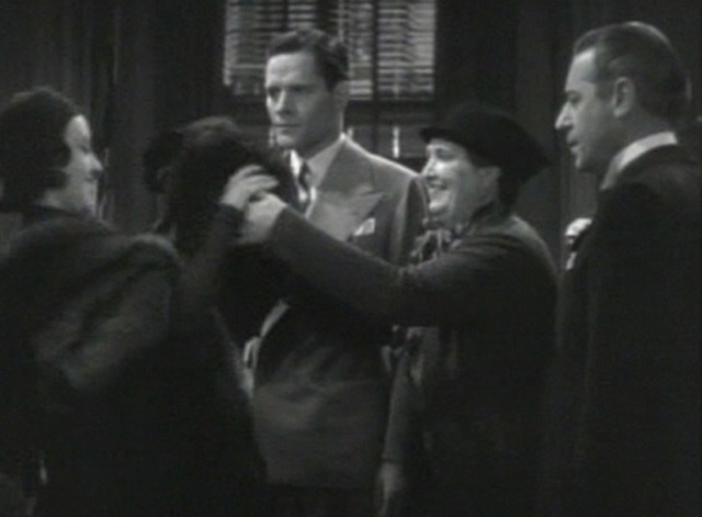 The Florentine Dagger - Persian black cat Fluffy handed to Florence