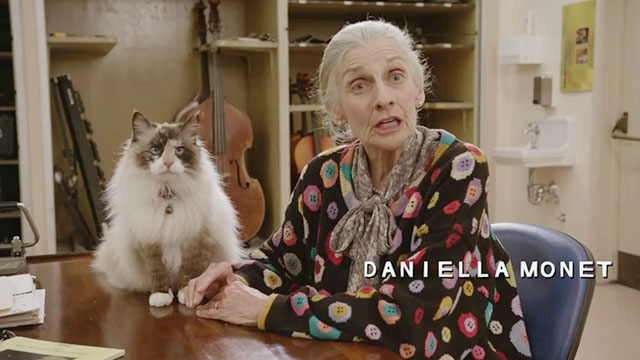 Fred 2: Nightof the Living Fred - Mrs. Felson Irene Roseen sitting with snowshoe cat Tarzan