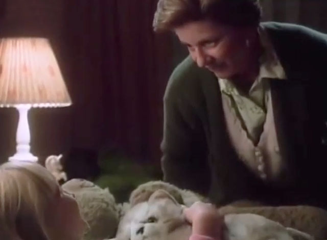 Grave Secrets The Legacy of Hilltop Drive - Carli Kimberly Cullum holding stuffed toy cat with Jean Patty Duke
