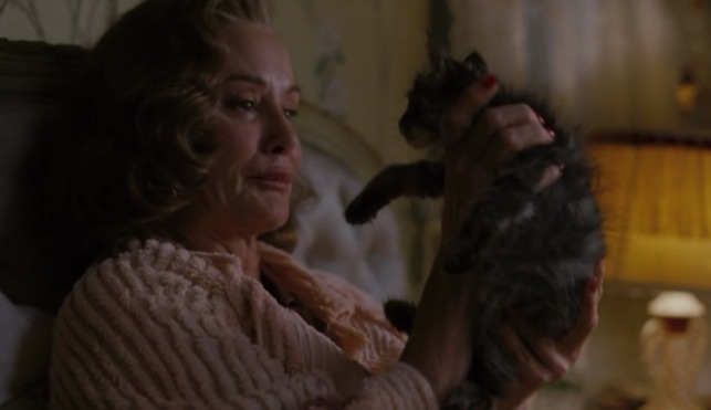 Grey Gardens HBO - Edith holding up tabby cat