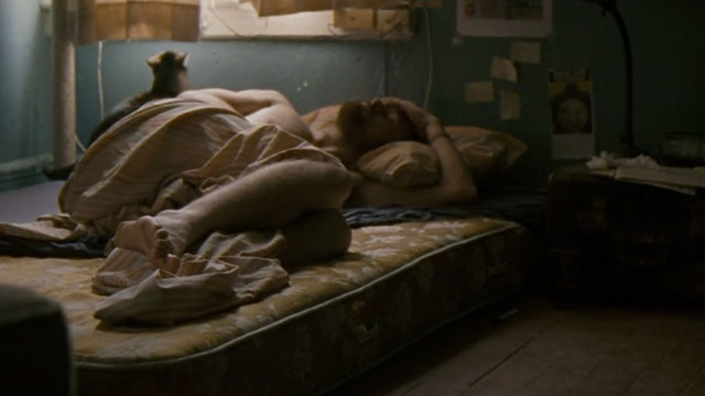 Half Nelson - Dan Dunne Ryan Gosling lying on mattress with tabby cat Dave nearby