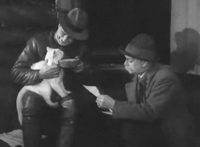 Hans engelska fru - His English Wife - Discord - Birger Holm Urho Somersalmi trying to feed longhair white cat with Eric Gustafson