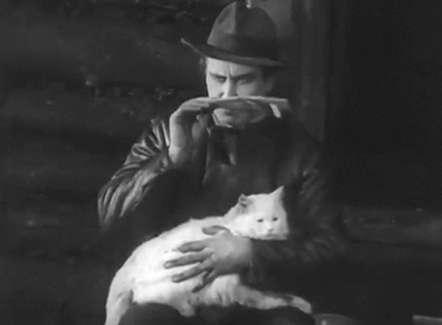 Hans engelska fru - His English Wife - Discord - Birger Holm Urho Somersalmi holding longhair white cat as he sniffs letter