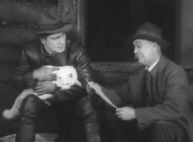 Hans engelska fru - His English Wife - Discord - Birger Holm Urho Somersalmi holding longhair white cat with Eric Gustafson