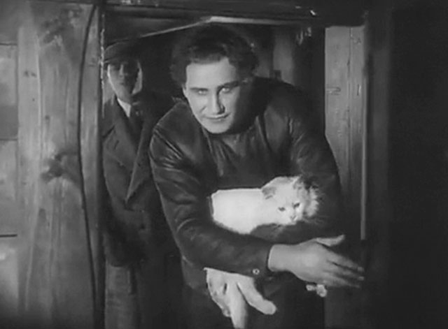 Hans engelska fru - His English Wife - Discord - Birger Holm Urho Somersalmi holding longhair white cat while opening door with Bruce Håkan Westergren