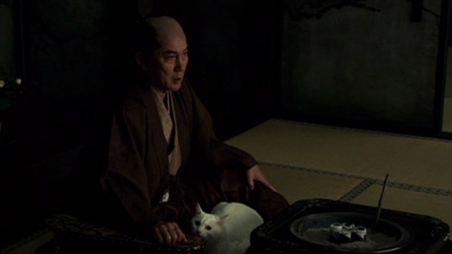 Hara-Kiri - White cat on lap of Kageyu Kôji Yakusho