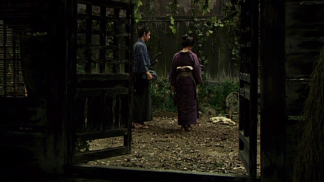 Hara-Kiri - Motome Chijiiwa Eita and wife looking at dead dirty white cat