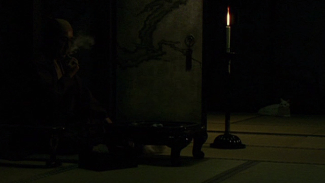 Hara-Kiri - White cat sitting in background of Kageyu K&ocirc;ji Yakusho chamber